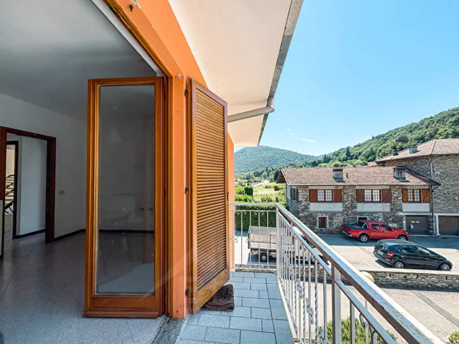 Immagine 8 di Appartamento in vendita  in Via Alto Vergante 226 a Brovello-Carpugnino