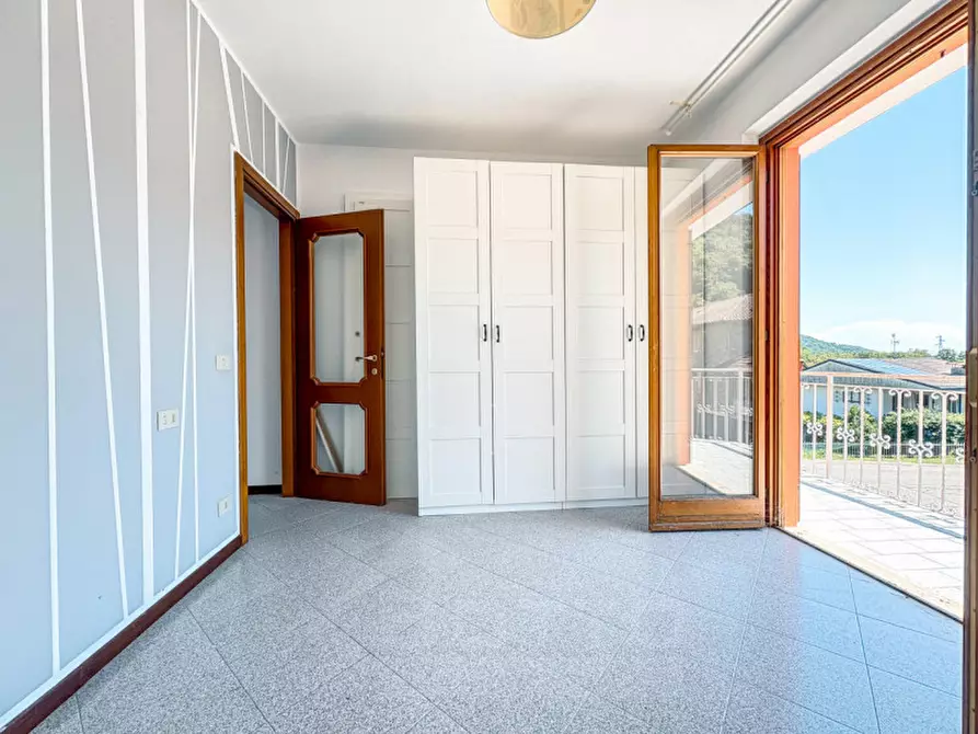 Immagine 9 di Appartamento in vendita  in Via Alto Vergante 226 a Brovello-Carpugnino