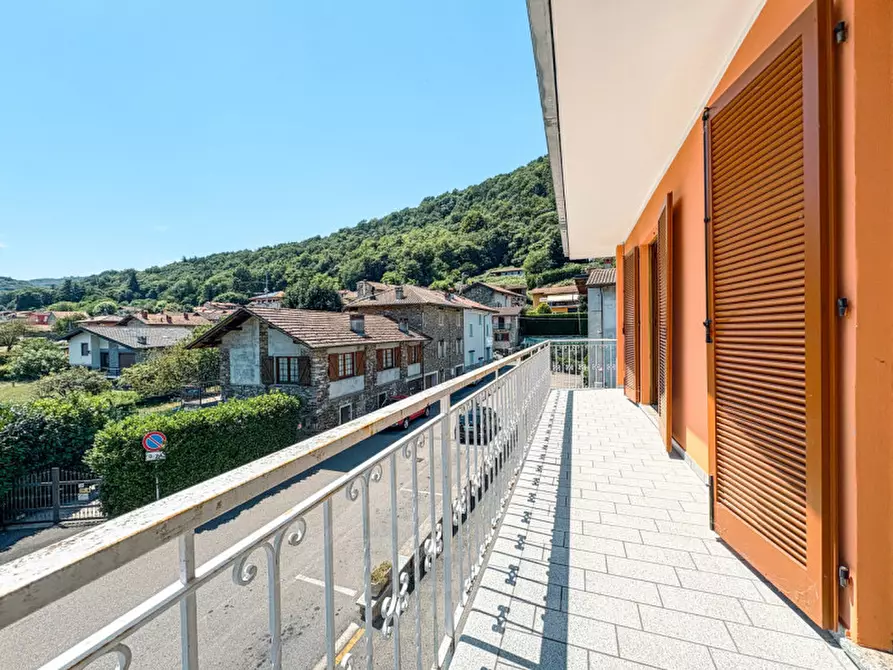 Immagine 11 di Appartamento in vendita  in Via Alto Vergante 226 a Brovello-Carpugnino