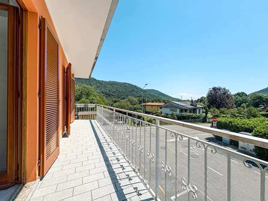 Immagine 12 di Appartamento in vendita  in Via Alto Vergante 226 a Brovello-Carpugnino