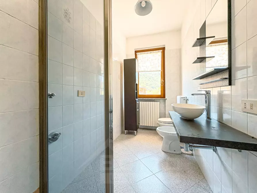 Immagine 13 di Appartamento in vendita  in Via Alto Vergante 226 a Brovello-Carpugnino