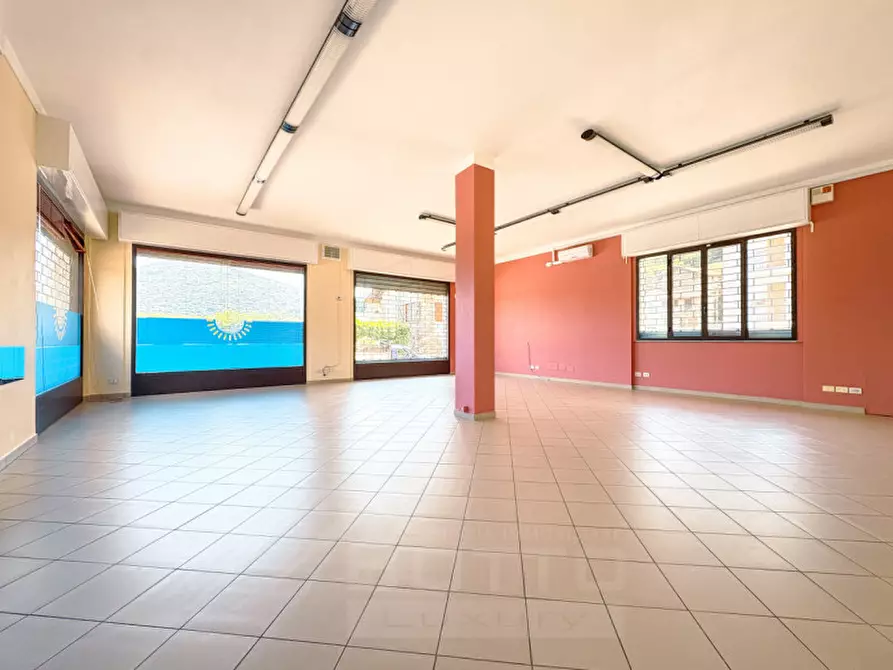 Immagine 1 di Negozio in vendita  in Via Alto Vergante 226 a Brovello-Carpugnino