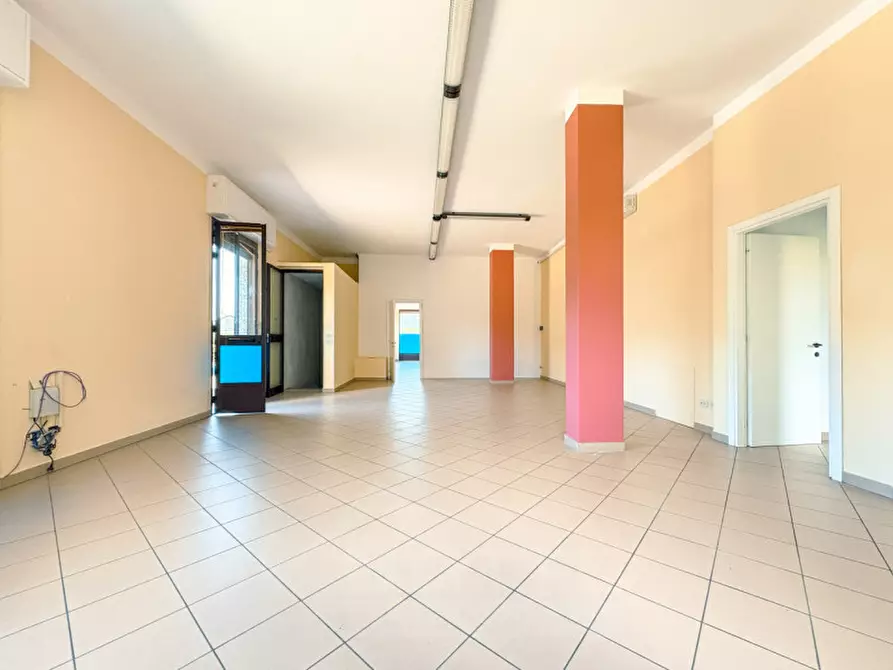 Immagine 5 di Negozio in vendita  in Via Alto Vergante 226 a Brovello-Carpugnino