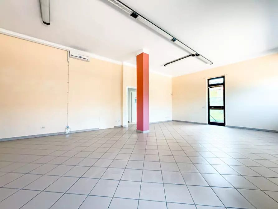 Immagine 7 di Negozio in vendita  in Via Alto Vergante 226 a Brovello-Carpugnino