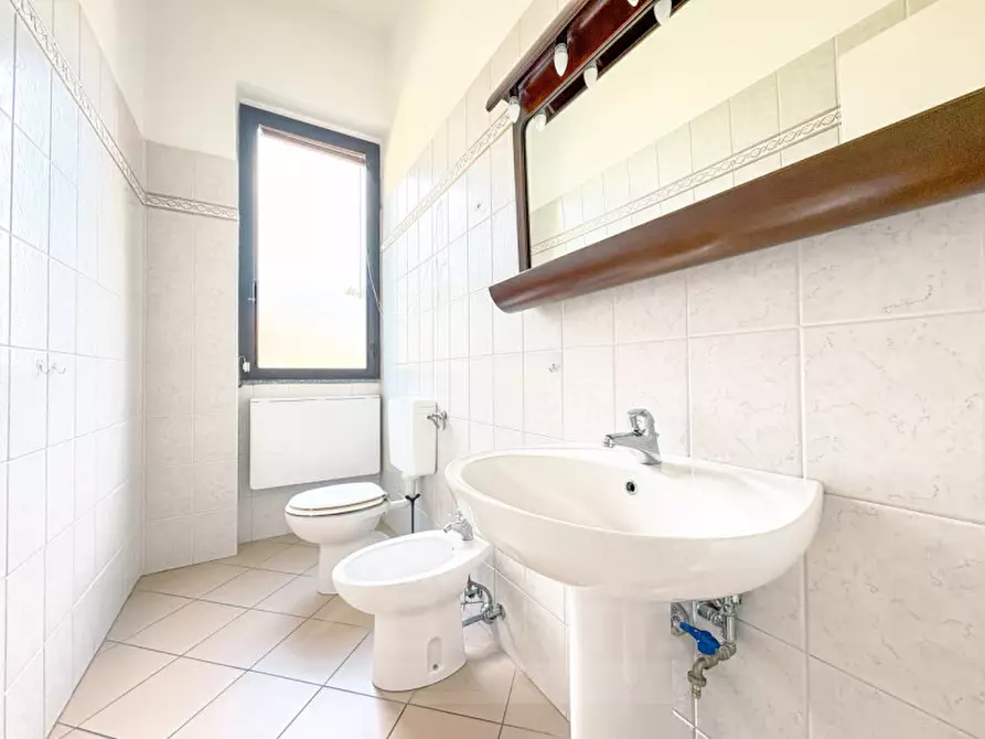 Immagine 9 di Negozio in vendita  in Via Alto Vergante 226 a Brovello-Carpugnino