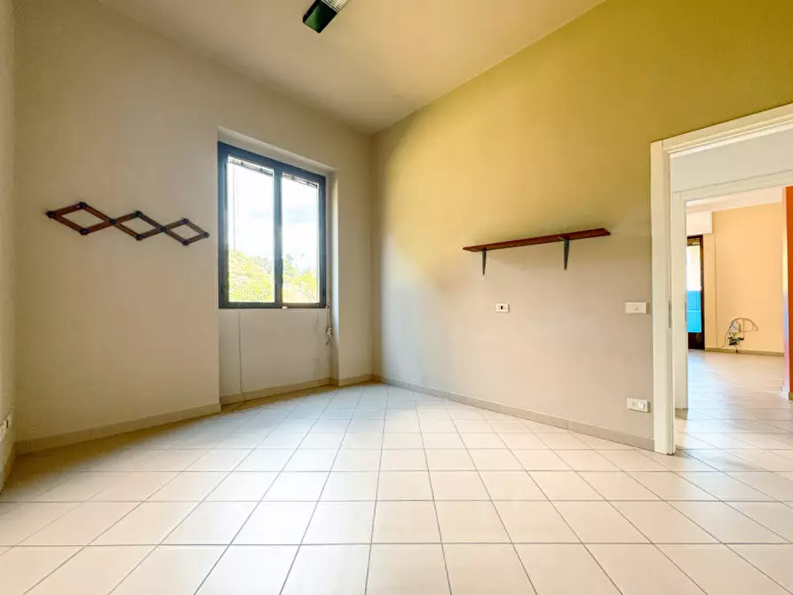 Immagine 10 di Negozio in vendita  in Via Alto Vergante 226 a Brovello-Carpugnino