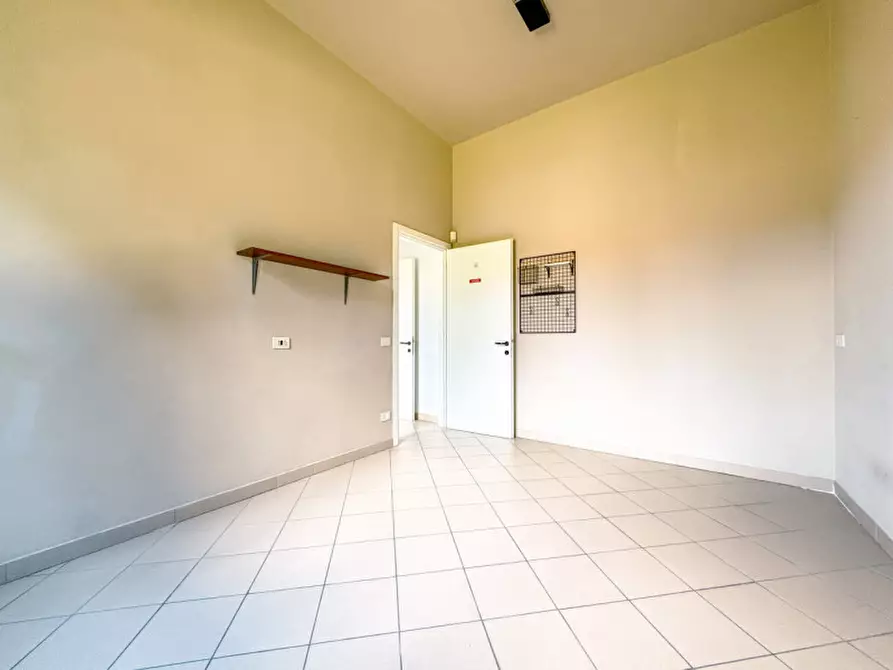 Immagine 11 di Negozio in vendita  in Via Alto Vergante 226 a Brovello-Carpugnino