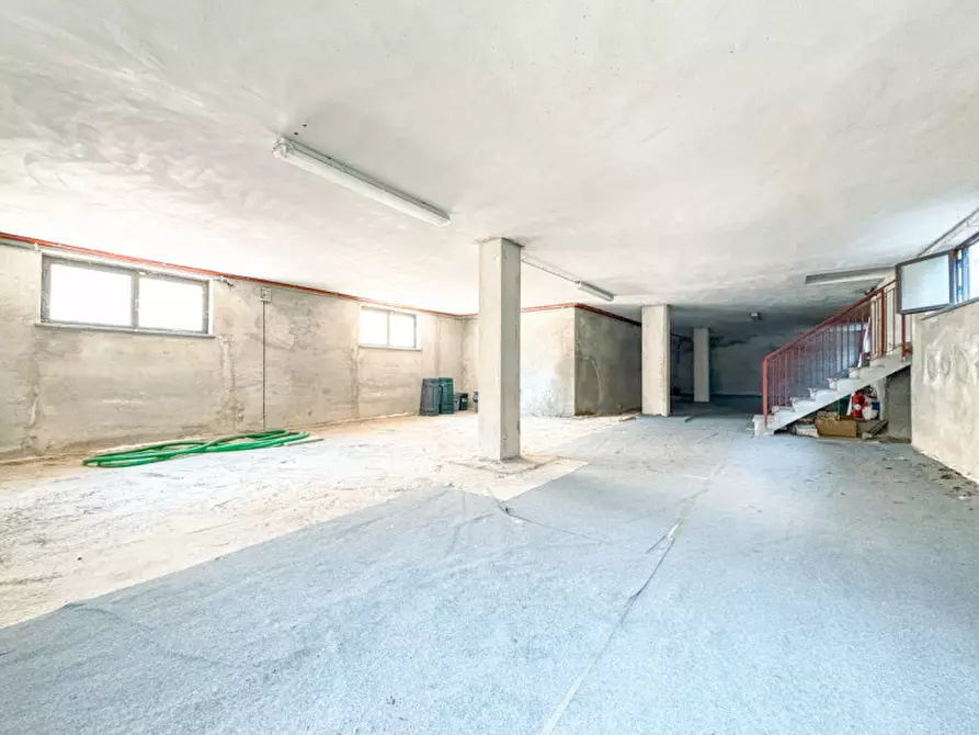 Immagine 12 di Negozio in vendita  in Via Alto Vergante 226 a Brovello-Carpugnino