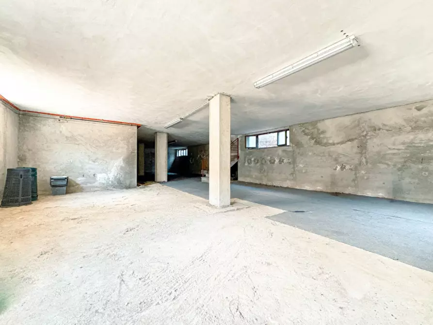 Immagine 13 di Negozio in vendita  in Via Alto Vergante 226 a Brovello-Carpugnino