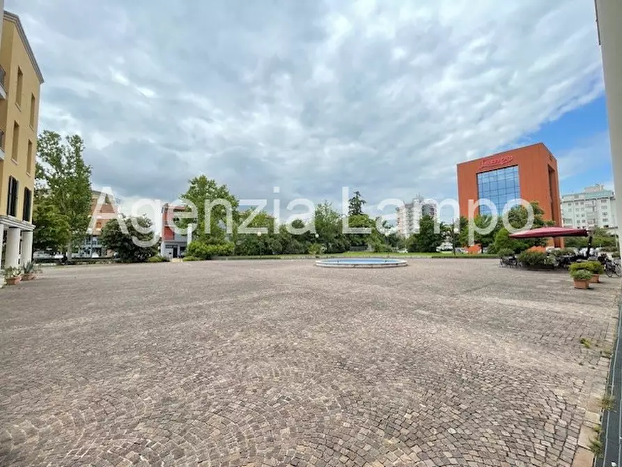 Immagine 1 di Negozio in vendita  in Piazza Marinetti a Portogruaro