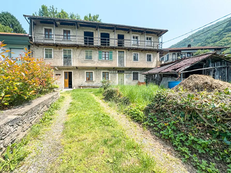 Immagine 1 di Rustico / casale in vendita  in Via Adolfo Peroni 2 a Miasino