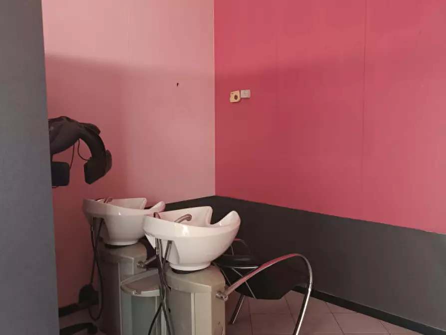 Immagine 3 di Attività commerciale in vendita  in via Madonna 98 a Rho