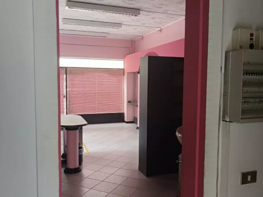 Immagine 4 di Attività commerciale in vendita  in via Madonna 98 a Rho