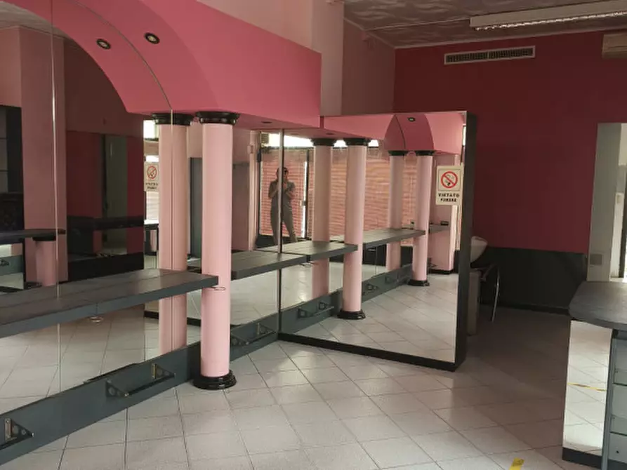 Immagine 7 di Attività commerciale in vendita  in via Madonna 98 a Rho