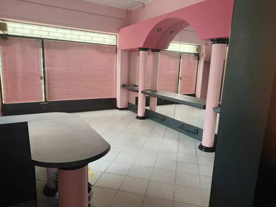 Immagine 10 di Attività commerciale in vendita  in via Madonna 98 a Rho