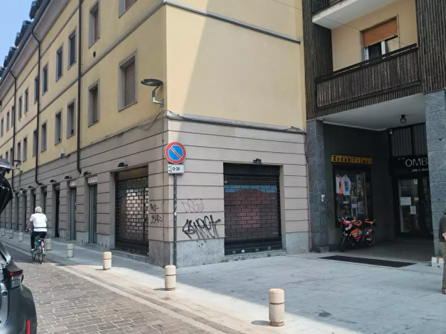 Immagine 13 di Attività commerciale in vendita  in via Madonna 98 a Rho