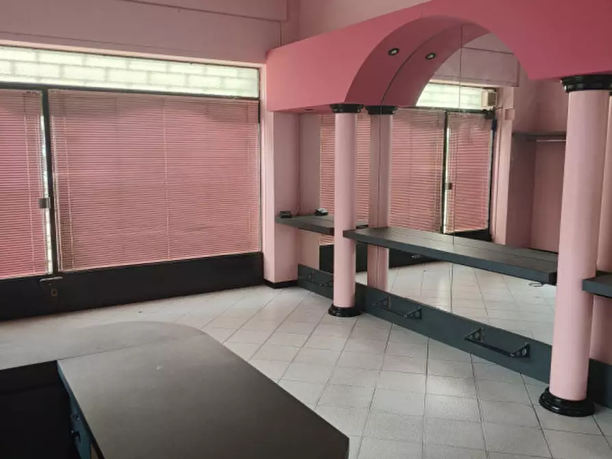 Immagine 18 di Attività commerciale in vendita  in via Madonna 98 a Rho