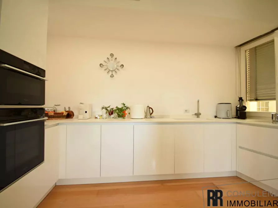 Immagine 9 di Appartamento in vendita  in Via della Valverde a Verona