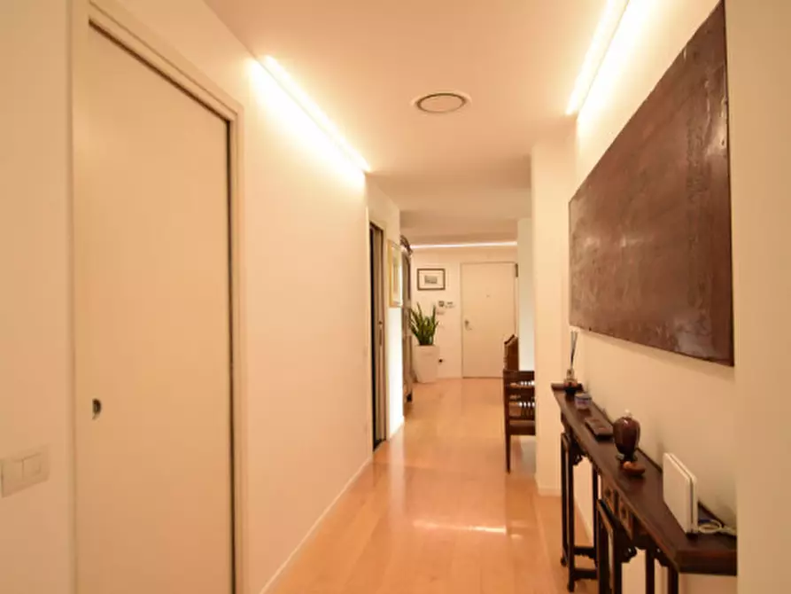 Immagine 11 di Appartamento in vendita  in Via della Valverde a Verona