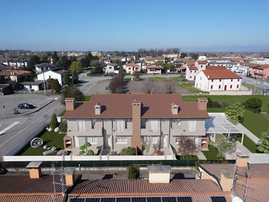 Immagine 1 di Villetta a schiera in vendita  in Viale Vincenzo Gallucci a Borgo Veneto