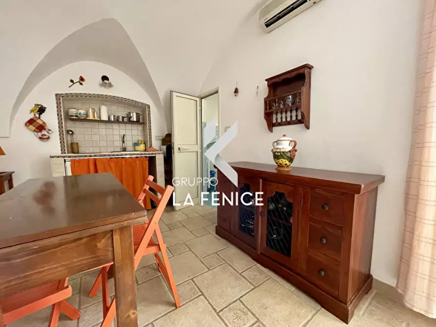 Immagine 6 di Casa indipendente in vendita  in vico Cesare Battisti, 7 a Locorotondo