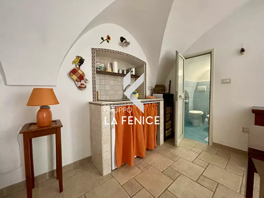 Immagine 8 di Casa indipendente in vendita  in vico Cesare Battisti, 7 a Locorotondo