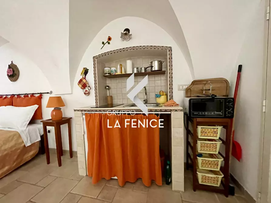 Immagine 9 di Casa indipendente in vendita  in vico Cesare Battisti, 7 a Locorotondo