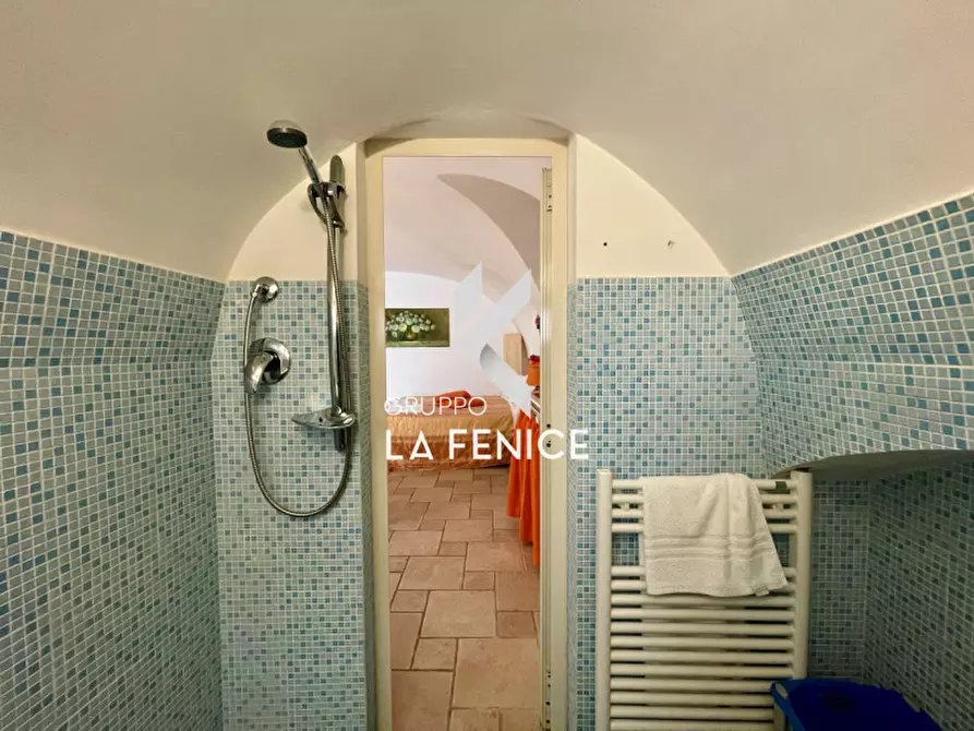 Immagine 15 di Casa indipendente in vendita  in vico Cesare Battisti, 7 a Locorotondo