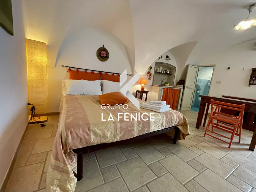 Immagine 19 di Casa indipendente in vendita  in vico Cesare Battisti, 7 a Locorotondo