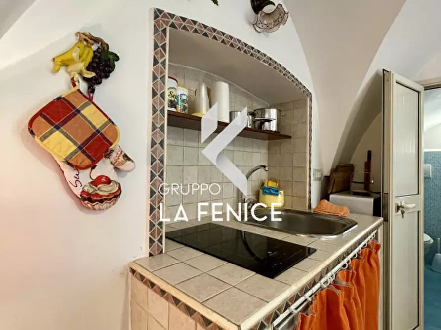 Immagine 22 di Casa indipendente in vendita  in vico Cesare Battisti, 7 a Locorotondo