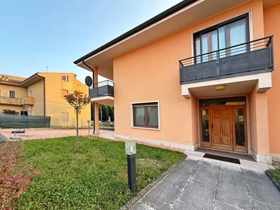 Immagine 2 di Casa bifamiliare in vendita  in Via Massimo Spiritini 15 a Zevio