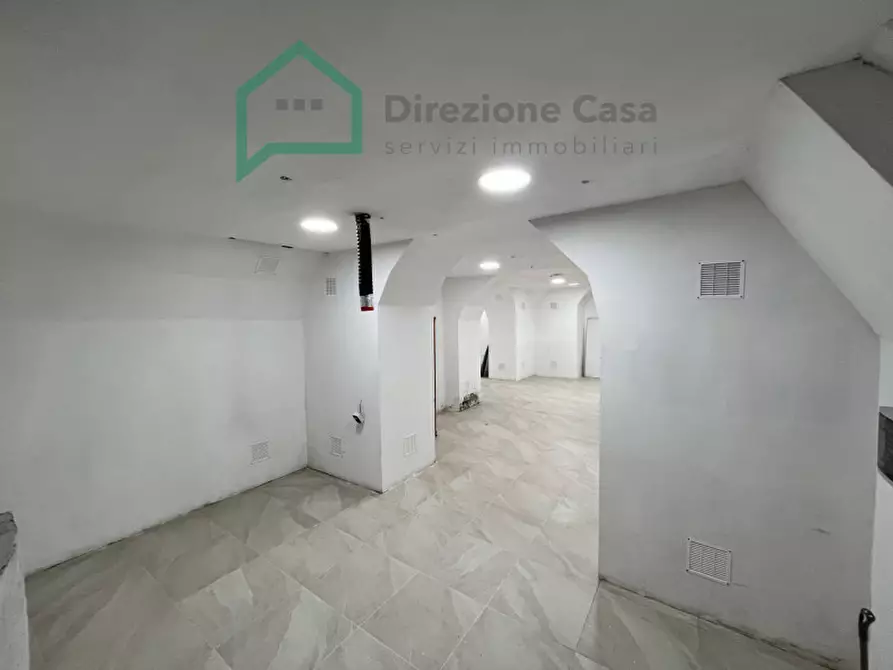 Immagine 5 di Magazzino in vendita  in VIA BOLOGNA a Napoli
