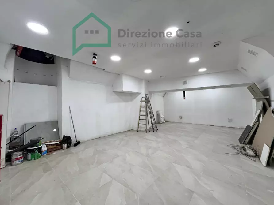 Immagine 10 di Magazzino in vendita  in VIA BOLOGNA a Napoli