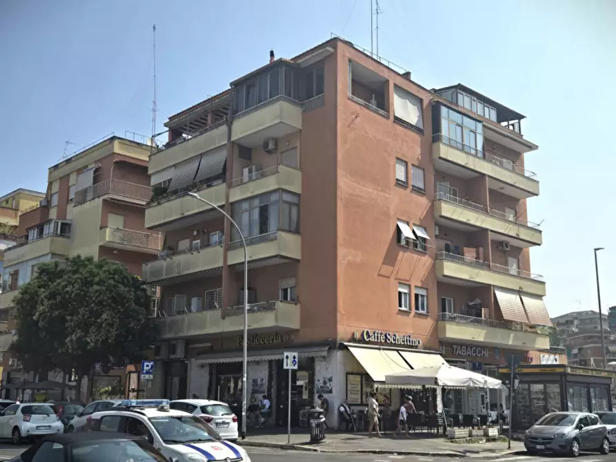 Immagine 3 di Appartamento in vendita  in Via Mattia Battistini a Roma