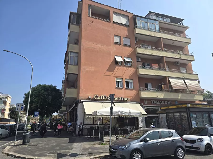 Immagine 5 di Appartamento in vendita  in Via Mattia Battistini a Roma