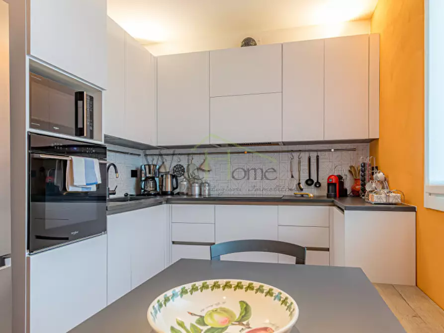 Immagine 8 di Villa in vendita  a Como