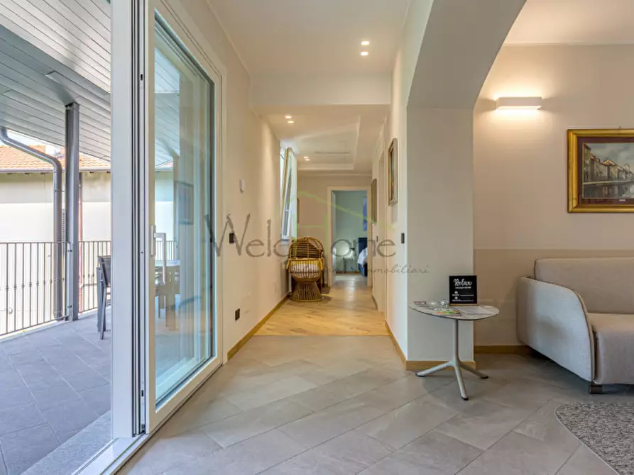 Immagine 10 di Villa in vendita  a Como