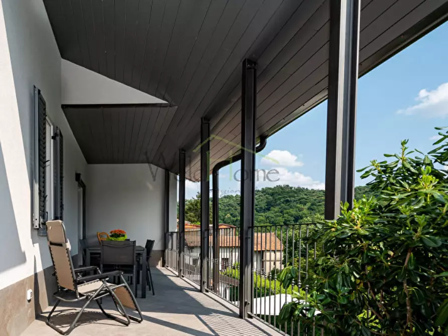 Immagine 11 di Villa in vendita  a Como