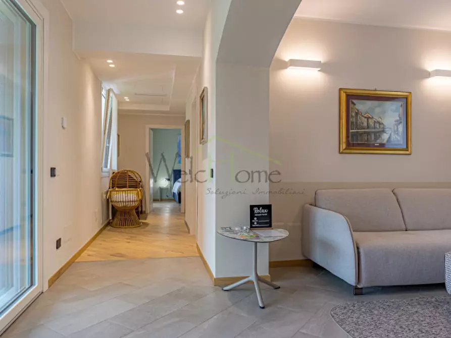 Immagine 13 di Villa in vendita  a Como