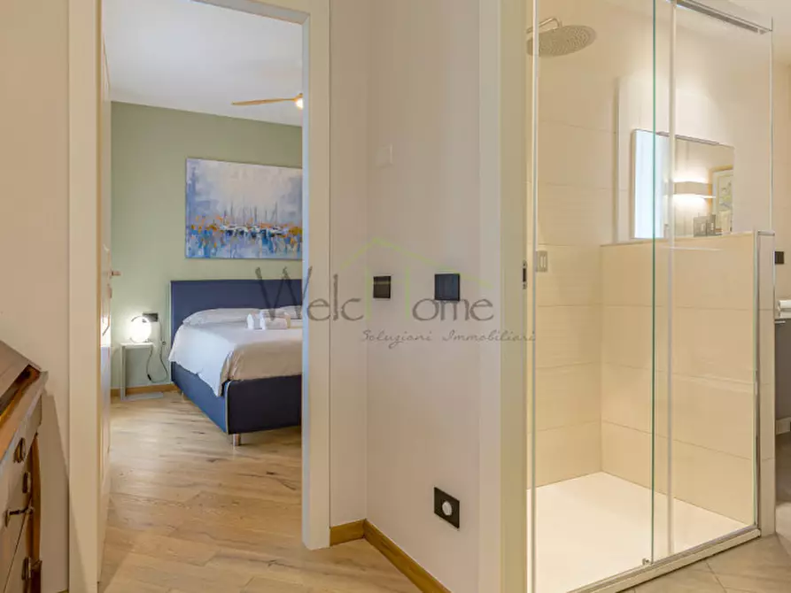 Immagine 15 di Villa in vendita  a Como