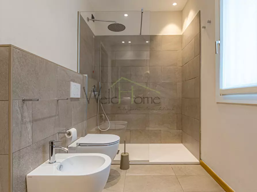 Immagine 21 di Villa in vendita  a Como