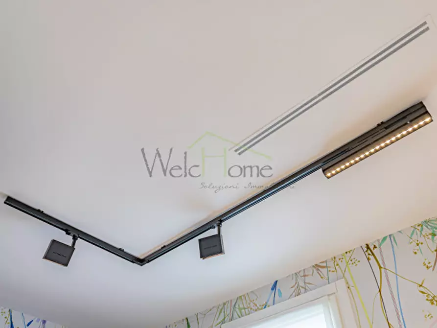 Immagine 31 di Villa in vendita  a Como