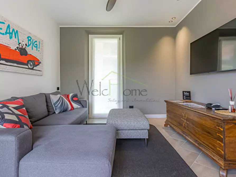 Immagine 33 di Villa in vendita  a Como