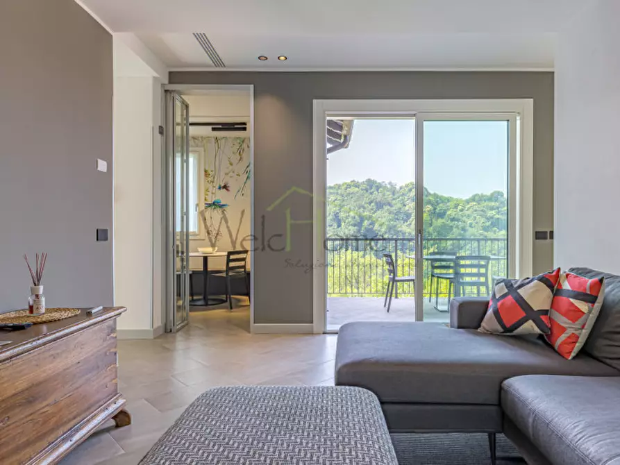 Immagine 34 di Villa in vendita  a Como