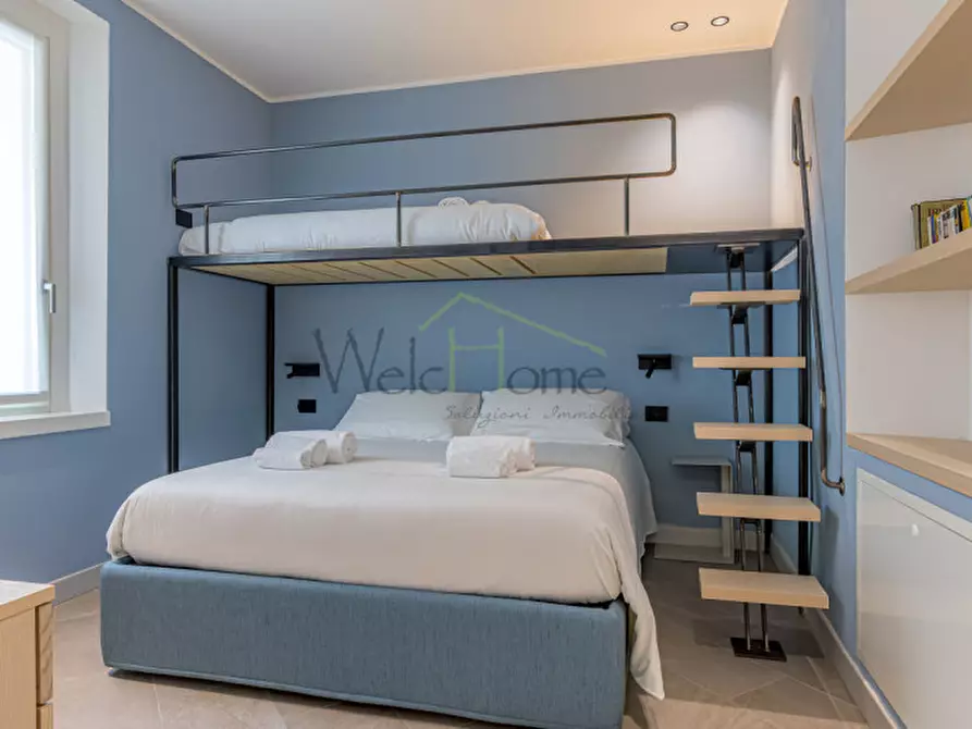 Immagine 37 di Villa in vendita  a Como