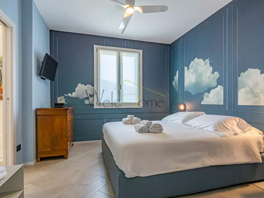 Immagine 45 di Villa in vendita  a Como