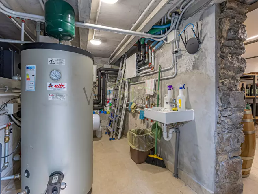 Immagine 52 di Villa in vendita  a Como