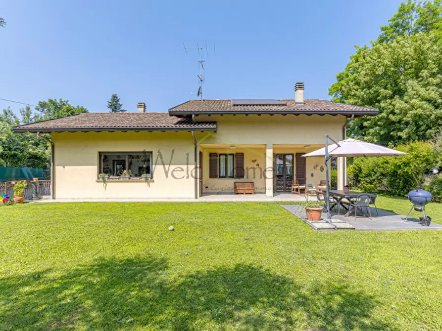 Immagine 2 di Villa in vendita  in albavilla, via saruggia a Albavilla