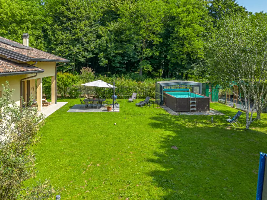 Immagine 7 di Villa in vendita  in albavilla, via saruggia a Albavilla