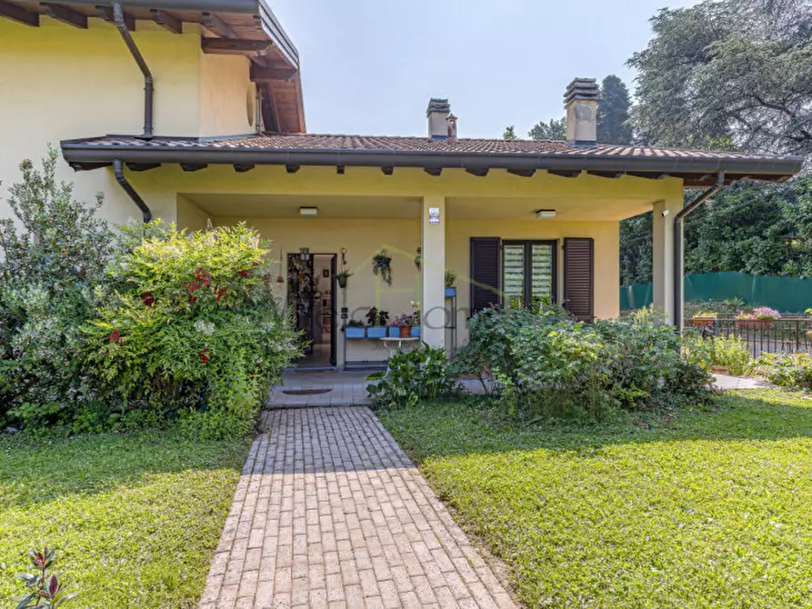 Immagine 8 di Villa in vendita  in albavilla, via saruggia a Albavilla